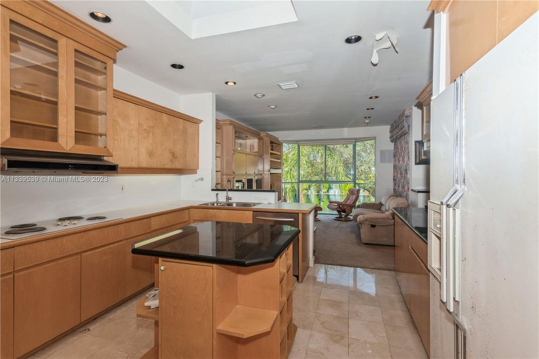 最近售出: $1,145,000 (3 贝兹, 3 浴室, 3336 平方英尺)