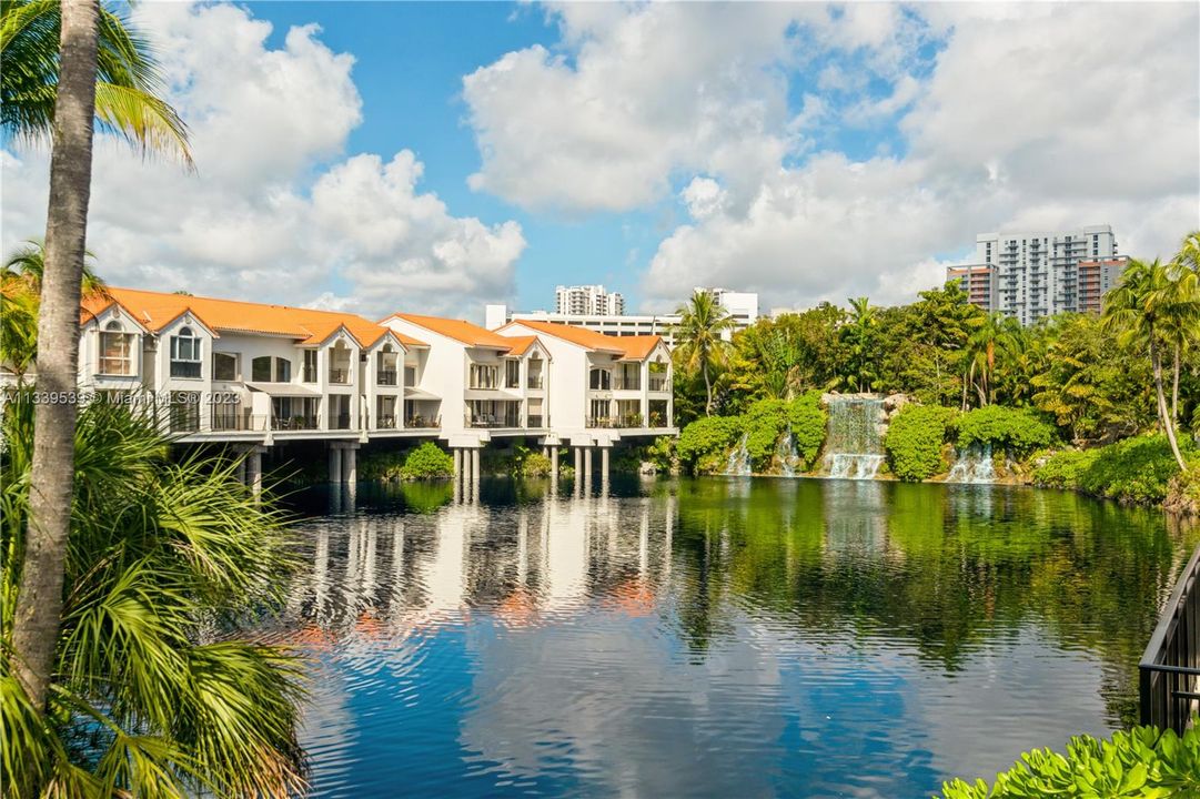 最近售出: $1,145,000 (3 贝兹, 3 浴室, 3336 平方英尺)