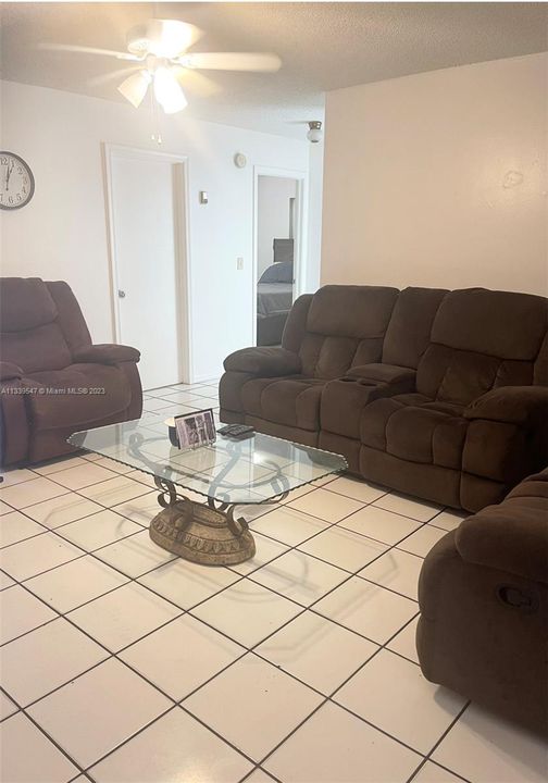 Недавно арендовано: $1,700 (2 спален, 1 ванн, 900 Квадратных фут)