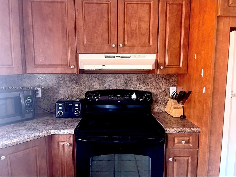 Недавно арендовано: $1,700 (2 спален, 1 ванн, 900 Квадратных фут)