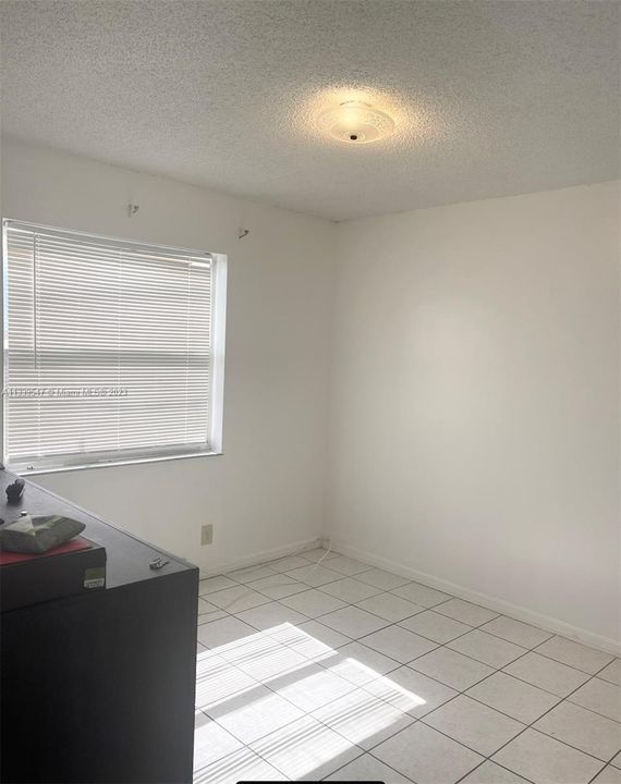 Недавно арендовано: $1,700 (2 спален, 1 ванн, 900 Квадратных фут)