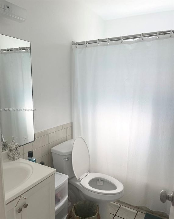 Недавно арендовано: $1,700 (2 спален, 1 ванн, 900 Квадратных фут)