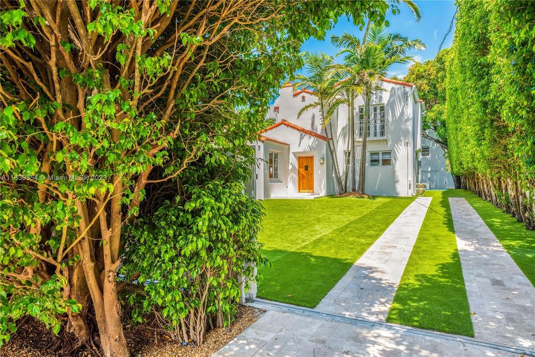 Recently Sold: $4,850,000 (5 beds, 4 baths, 3897 Square Feet)