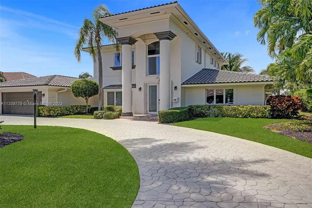 Recently Sold: $3,400,000 (5 beds, 4 baths, 4109 Square Feet)