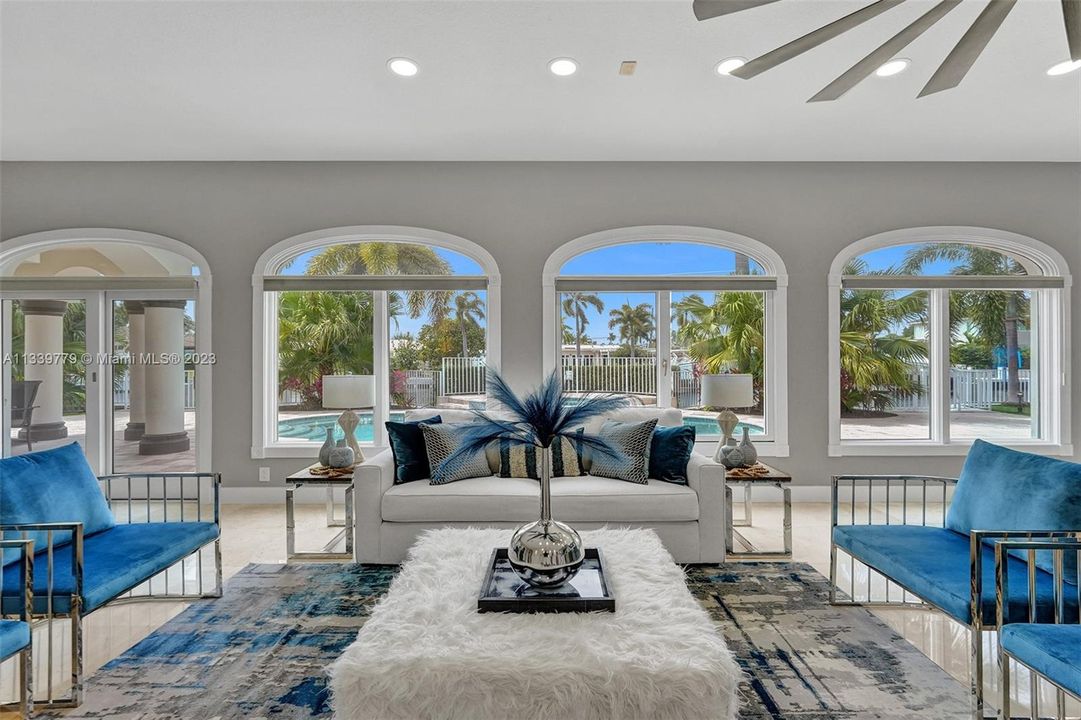 Recently Sold: $3,400,000 (5 beds, 4 baths, 4109 Square Feet)