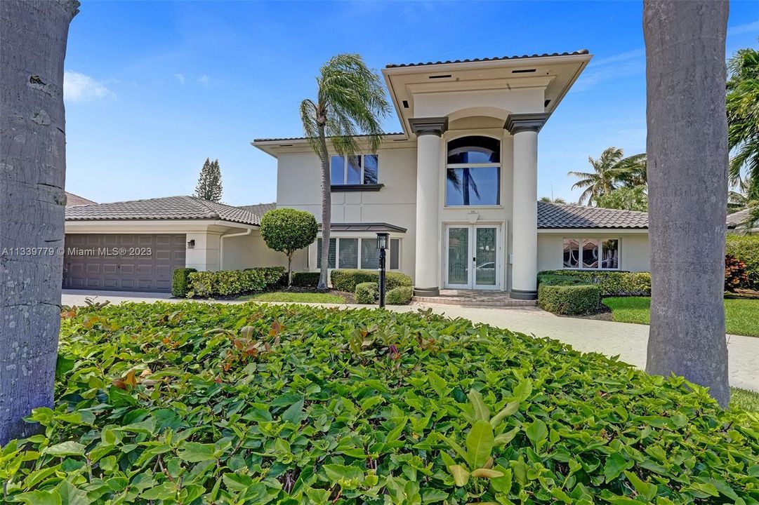 Recently Sold: $3,400,000 (5 beds, 4 baths, 4109 Square Feet)