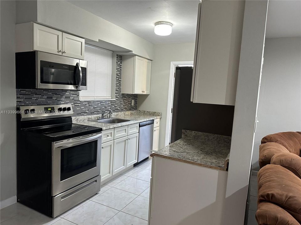 Recientemente alquilado: $2,300 (2 camas, 1 baños, 2207 Pies cuadrados)