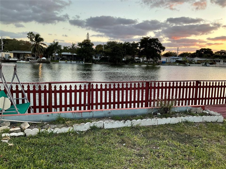 Recientemente alquilado: $2,300 (2 camas, 1 baños, 2207 Pies cuadrados)