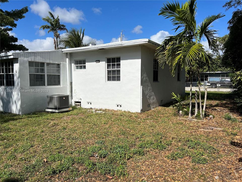 Recently Sold: $450,000 (2 beds, 1 baths, 1001 Square Feet)