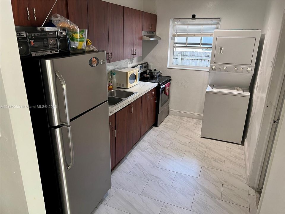 Recently Sold: $450,000 (2 beds, 1 baths, 1001 Square Feet)