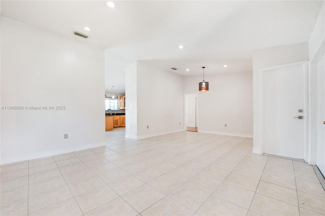 Open space for flexible living and dining