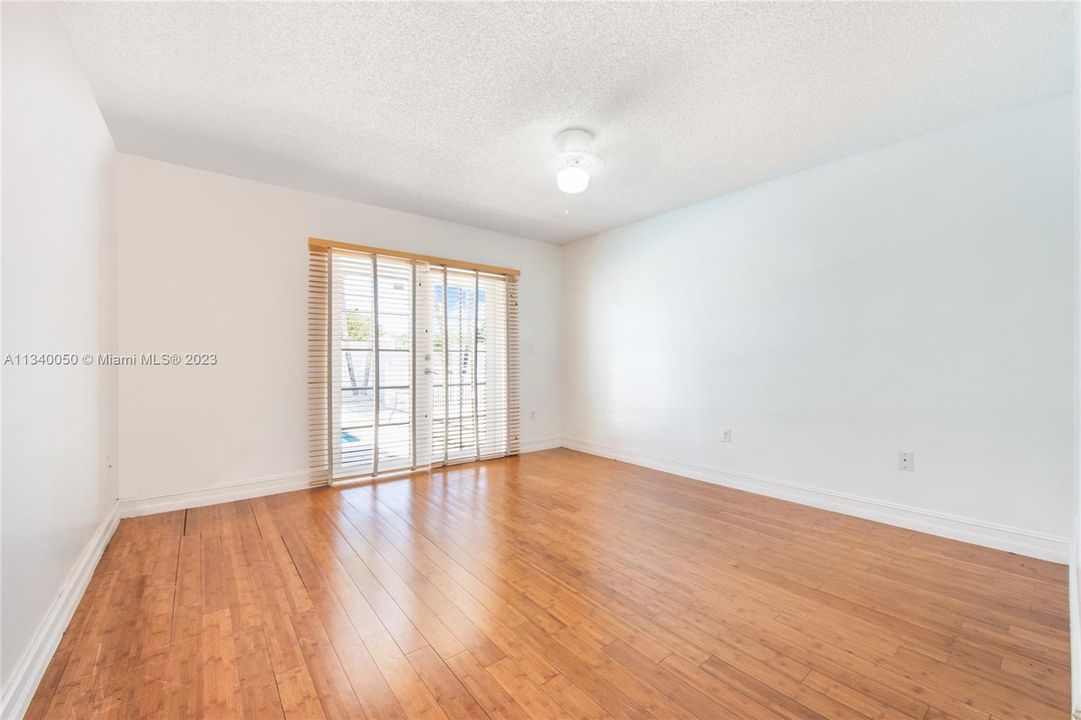 Large Main Bedroom split with pool access