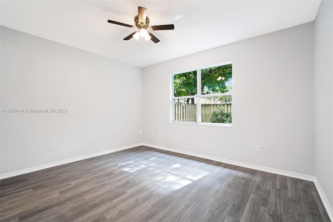 Recently Sold: $309,000 (3 beds, 2 baths, 1298 Square Feet)