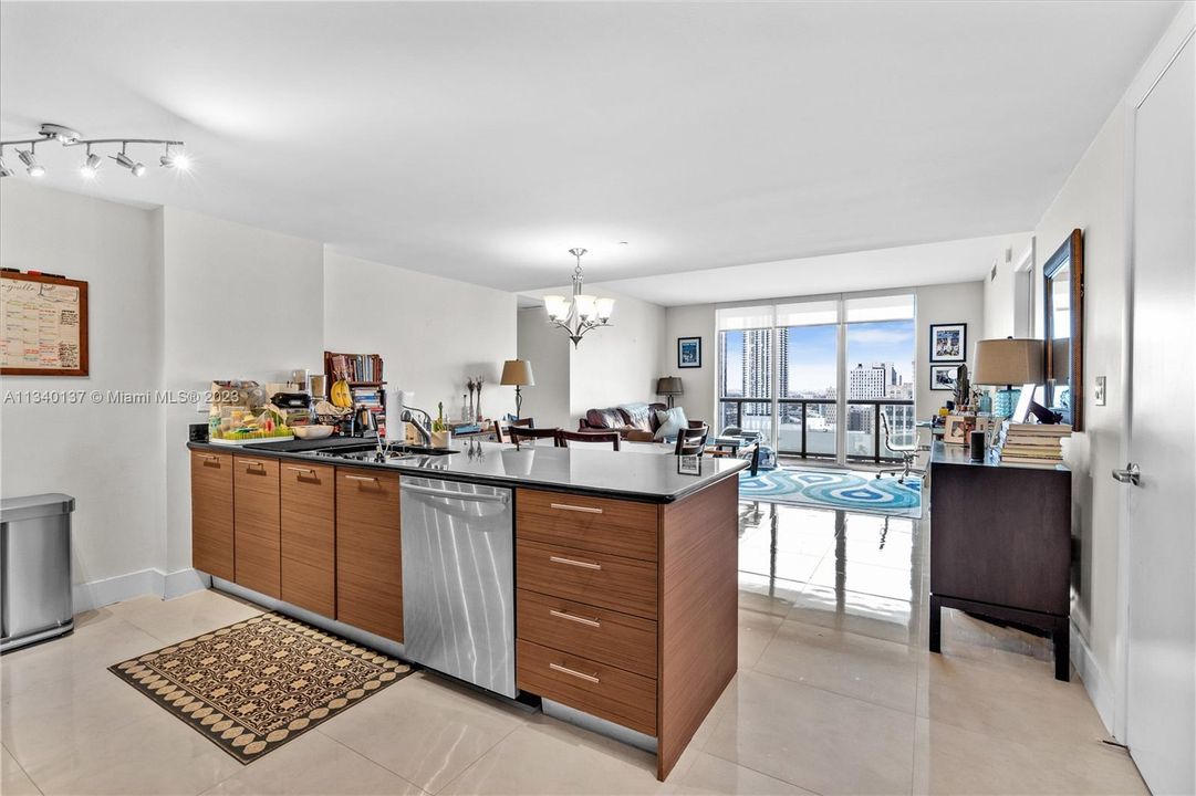 Recently Sold: $695,000 (2 beds, 2 baths, 1256 Square Feet)