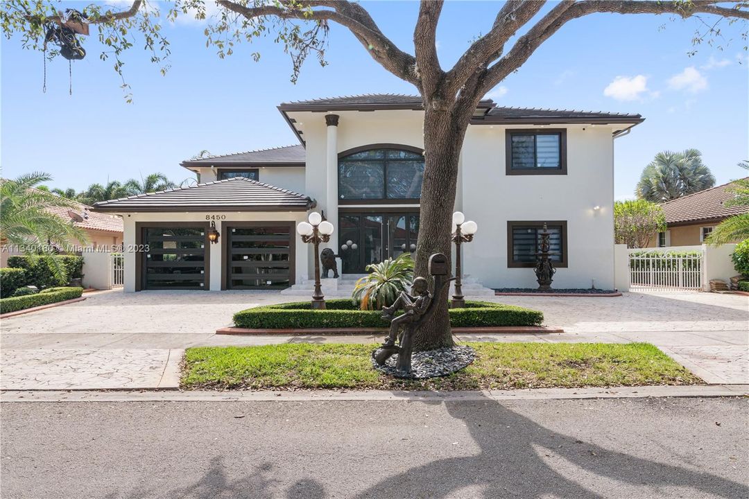 Recently Sold: $1,695,000 (5 beds, 4 baths, 5205 Square Feet)