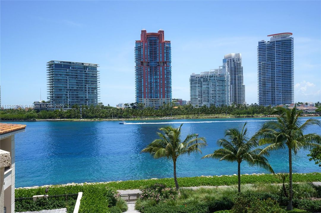 Recently Sold: $12,900,000 (3 beds, 3 baths, 3620 Square Feet)
