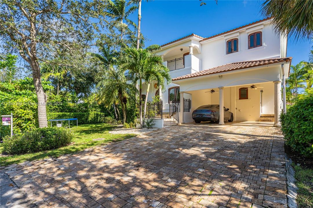 Recently Sold: $4,500,000 (5 beds, 4 baths, 4315 Square Feet)