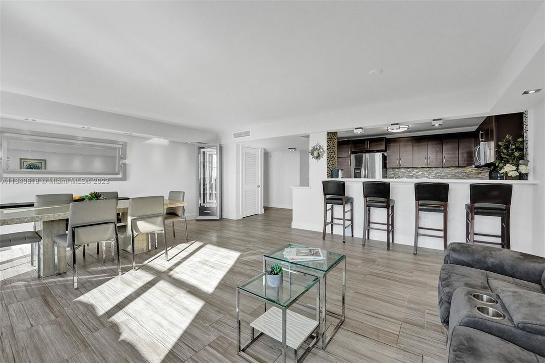 Recently Sold: $700,000 (2 beds, 2 baths, 1484 Square Feet)