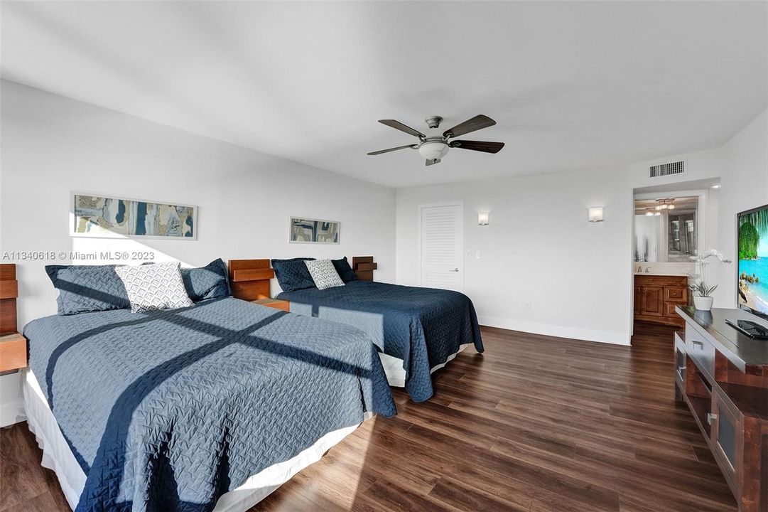 Recently Sold: $700,000 (2 beds, 2 baths, 1484 Square Feet)