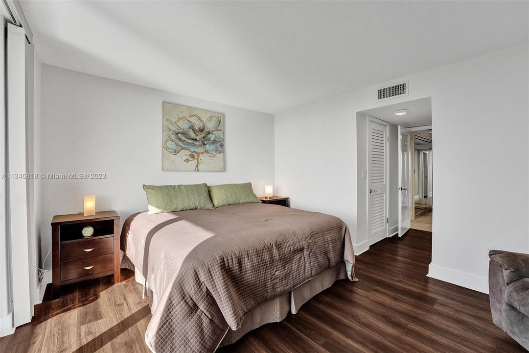 Recently Sold: $700,000 (2 beds, 2 baths, 1484 Square Feet)