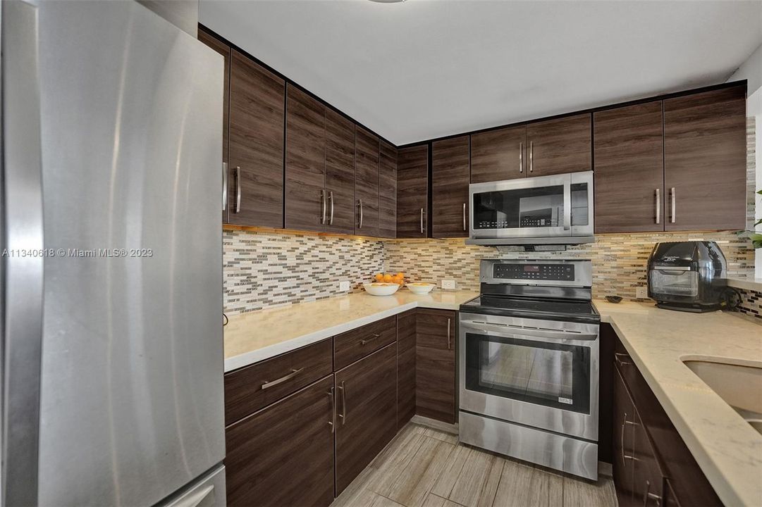 Recently Sold: $700,000 (2 beds, 2 baths, 1484 Square Feet)