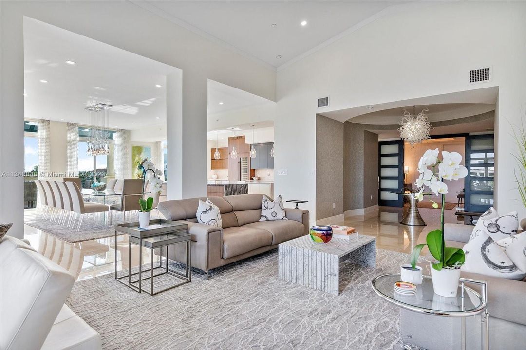 Recently Sold: $3,297,000 (4 beds, 4 baths, 3664 Square Feet)