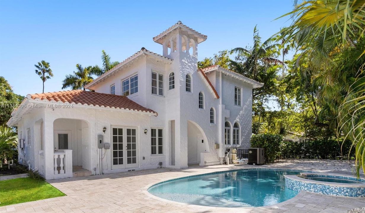 Recently Sold: $2,980,000 (5 beds, 4 baths, 2764 Square Feet)