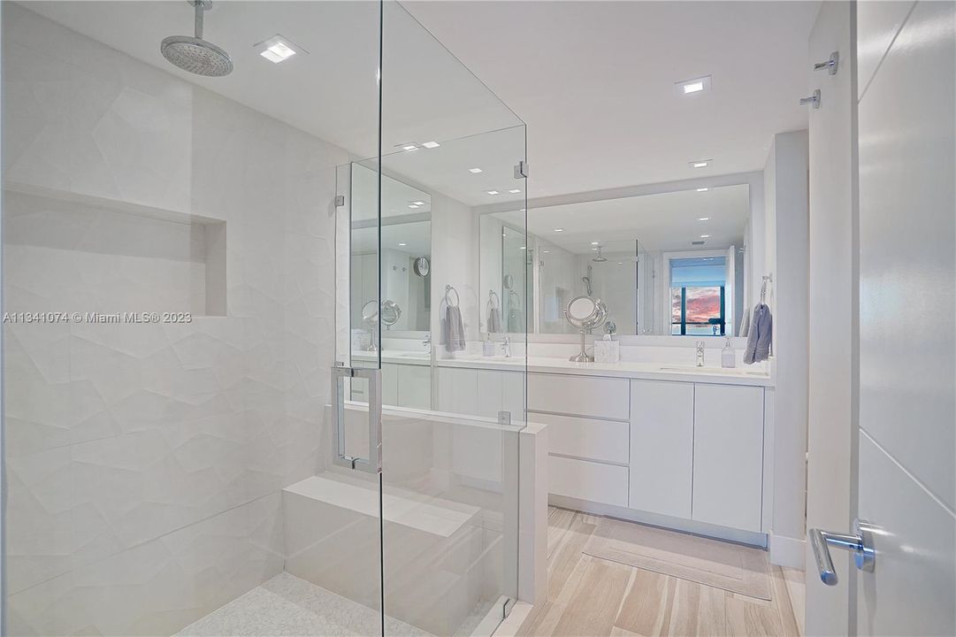 Recently Sold: $1,500,000 (2 beds, 2 baths, 1882 Square Feet)