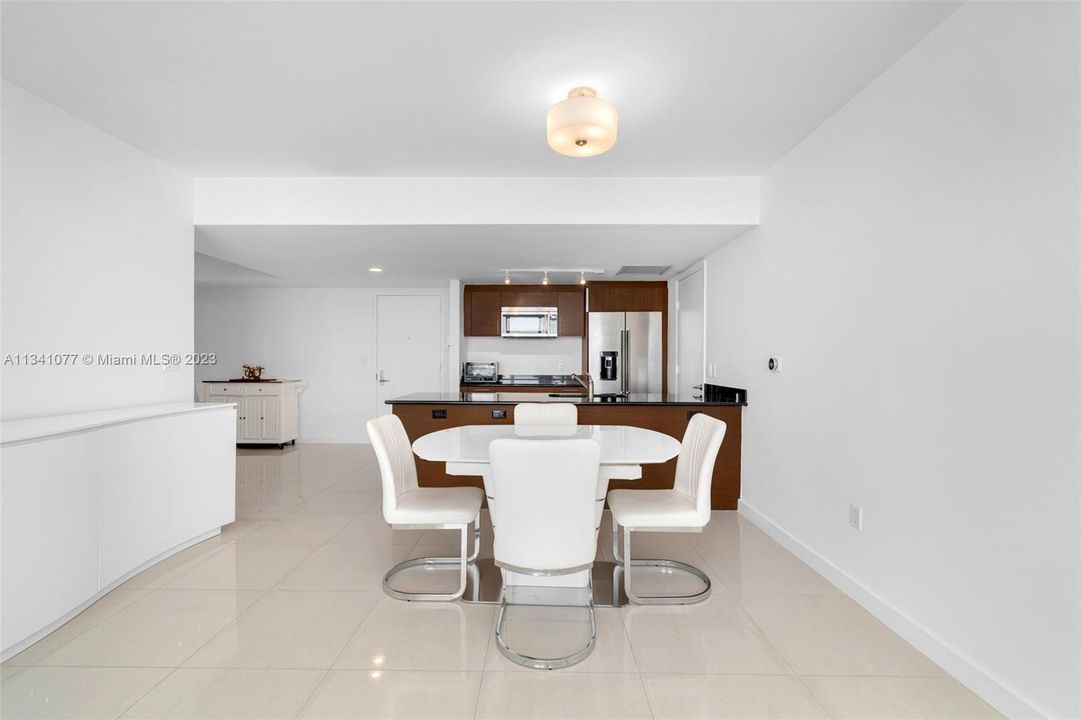 Recently Sold: $870,000 (2 beds, 2 baths, 1357 Square Feet)