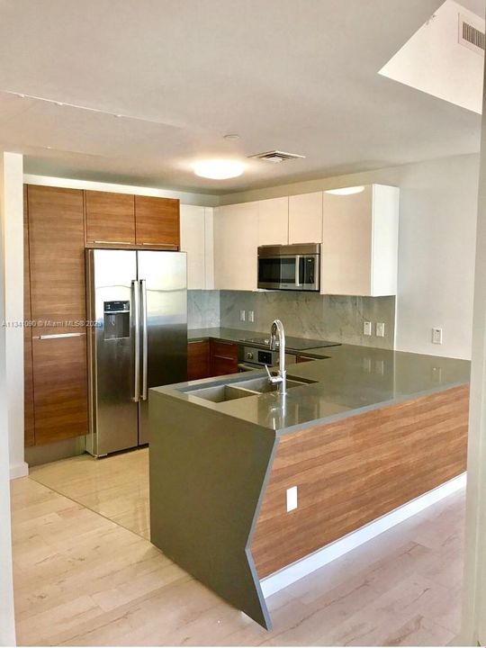 Recently Sold: $485,000 (1 beds, 1 baths, 793 Square Feet)