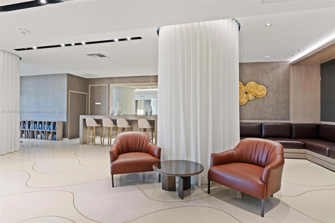 Недавно продано: $890,000 (2 спален, 2 ванн, 1154 Квадратных фут)