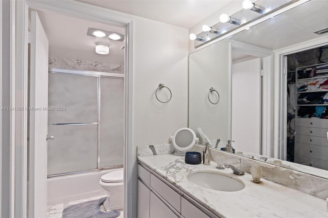 Недавно продано: $890,000 (2 спален, 2 ванн, 1154 Квадратных фут)