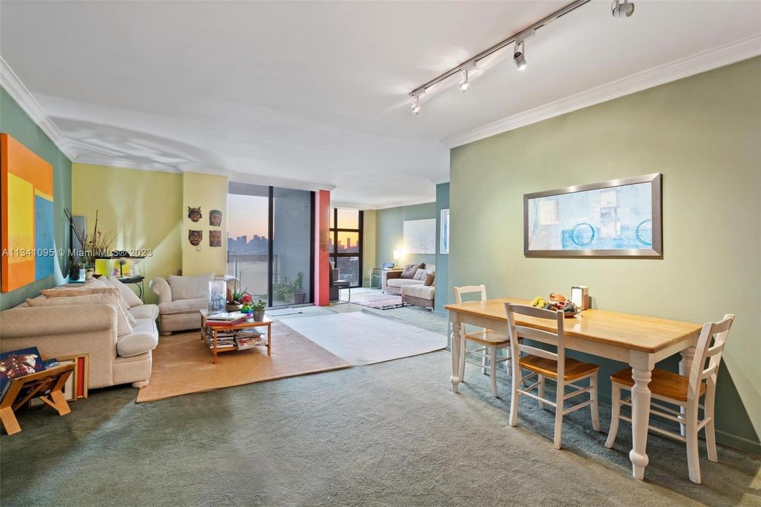 Недавно продано: $890,000 (2 спален, 2 ванн, 1154 Квадратных фут)