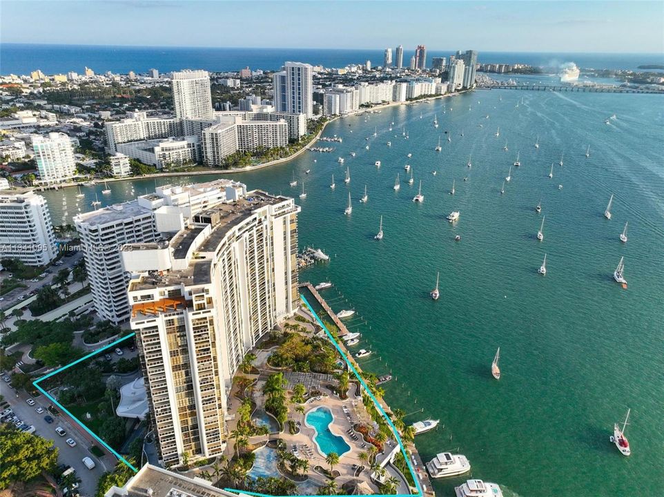 Недавно продано: $890,000 (2 спален, 2 ванн, 1154 Квадратных фут)