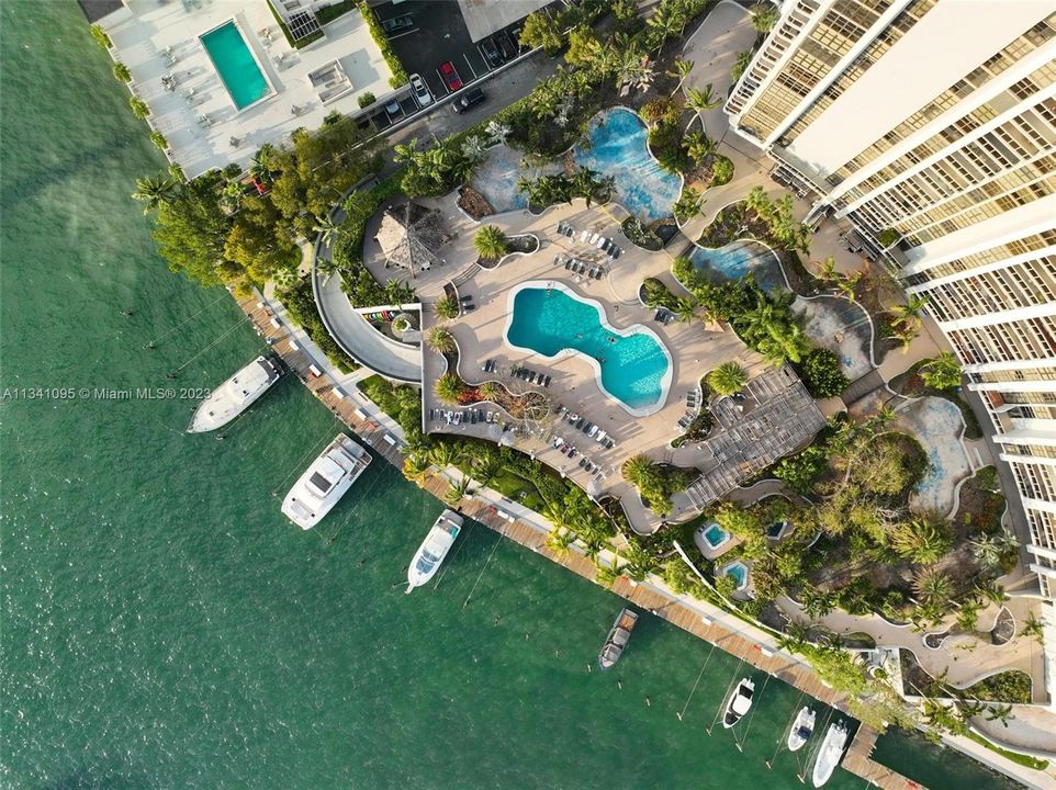 Недавно продано: $890,000 (2 спален, 2 ванн, 1154 Квадратных фут)