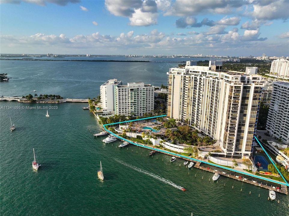 Недавно продано: $890,000 (2 спален, 2 ванн, 1154 Квадратных фут)