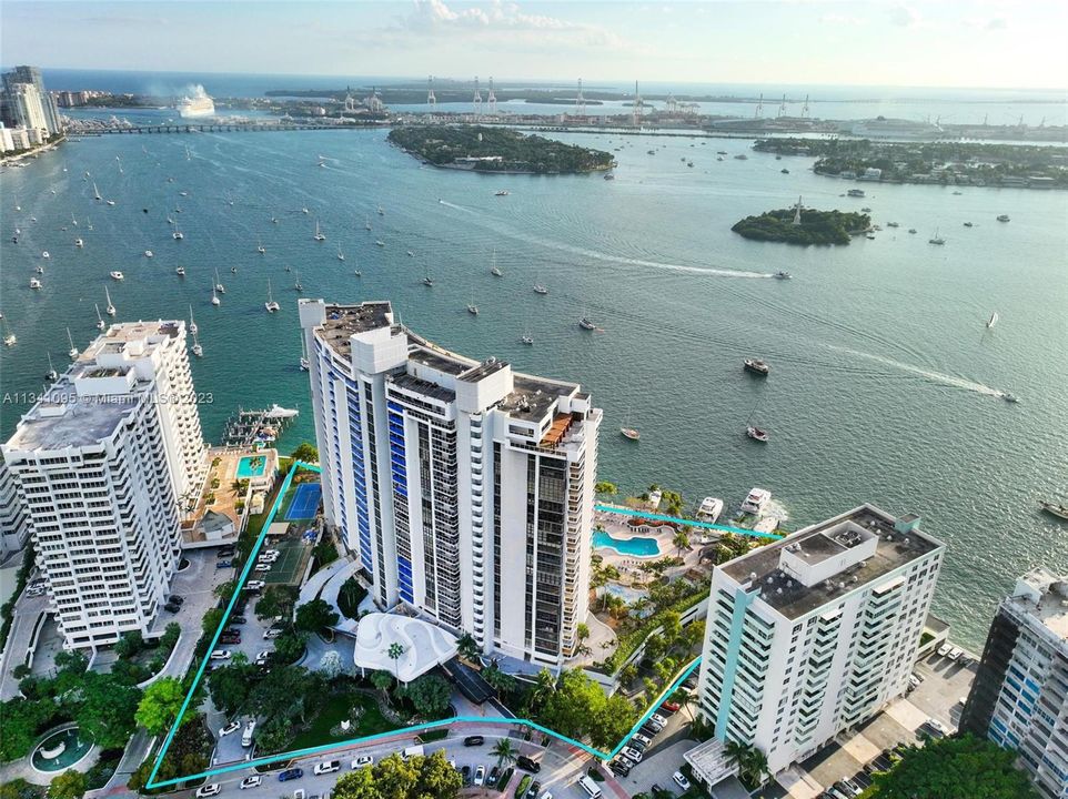 Недавно продано: $890,000 (2 спален, 2 ванн, 1154 Квадратных фут)