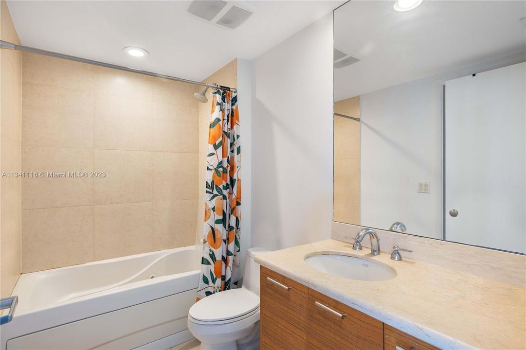 Recently Sold: $429,000 (1 beds, 1 baths, 700 Square Feet)
