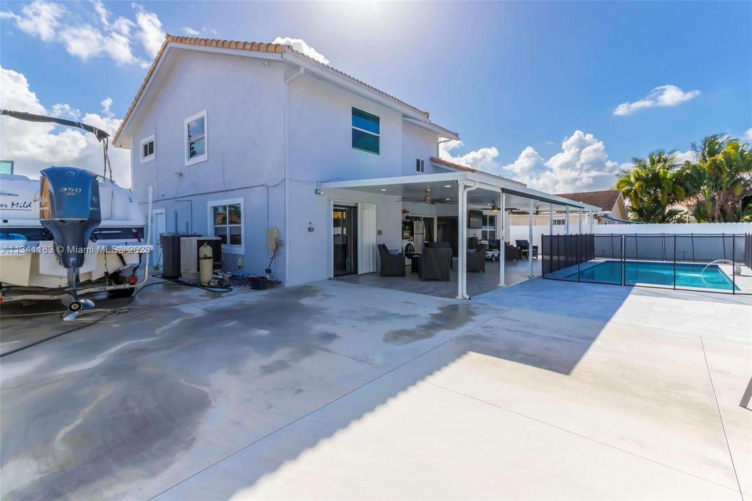 Recently Sold: $750,000 (4 beds, 2 baths, 2215 Square Feet)
