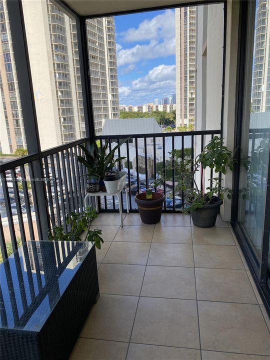 Recently Sold: $280,000 (1 beds, 1 baths, 1038 Square Feet)