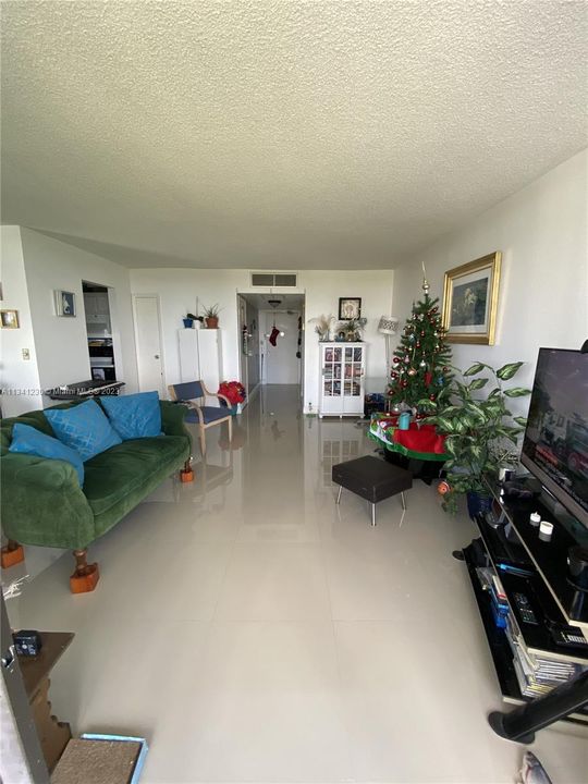 Recently Sold: $280,000 (1 beds, 1 baths, 1038 Square Feet)