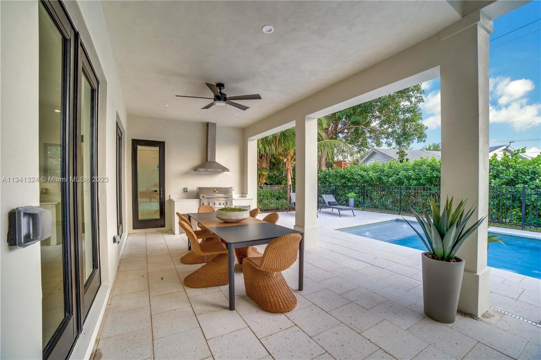 Recently Sold: $3,000,000 (5 beds, 6 baths, 4543 Square Feet)