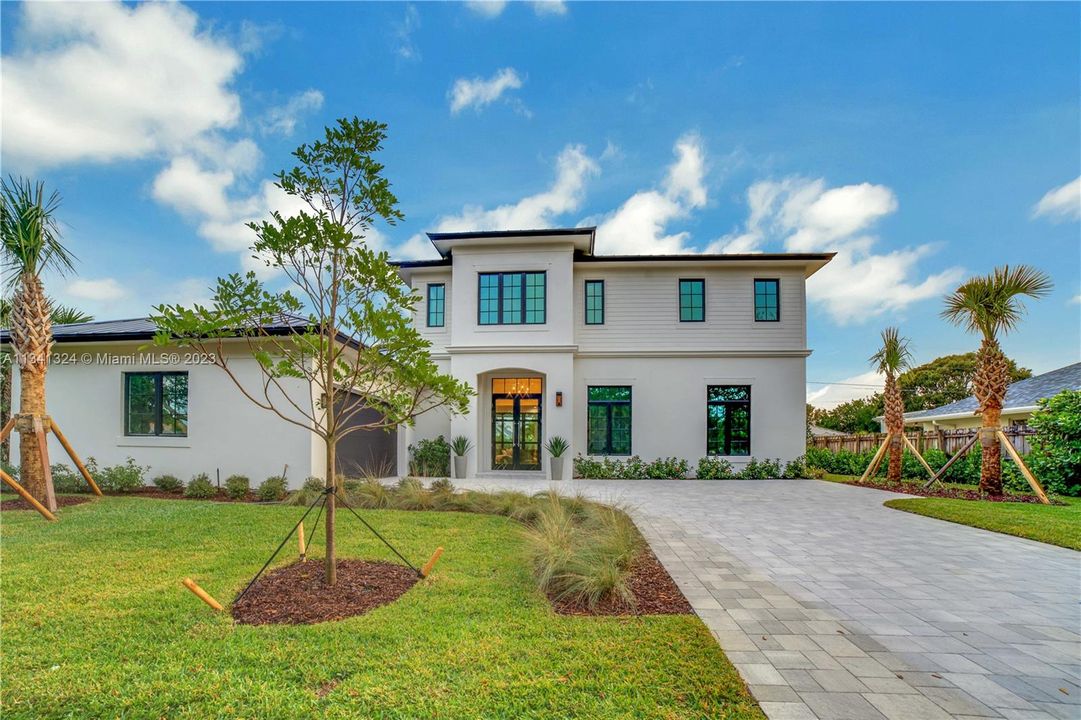 Recently Sold: $3,000,000 (5 beds, 6 baths, 4543 Square Feet)