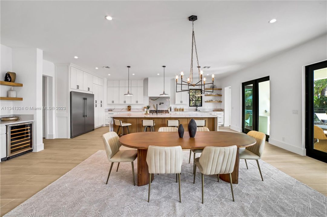 Recently Sold: $3,000,000 (5 beds, 6 baths, 4543 Square Feet)