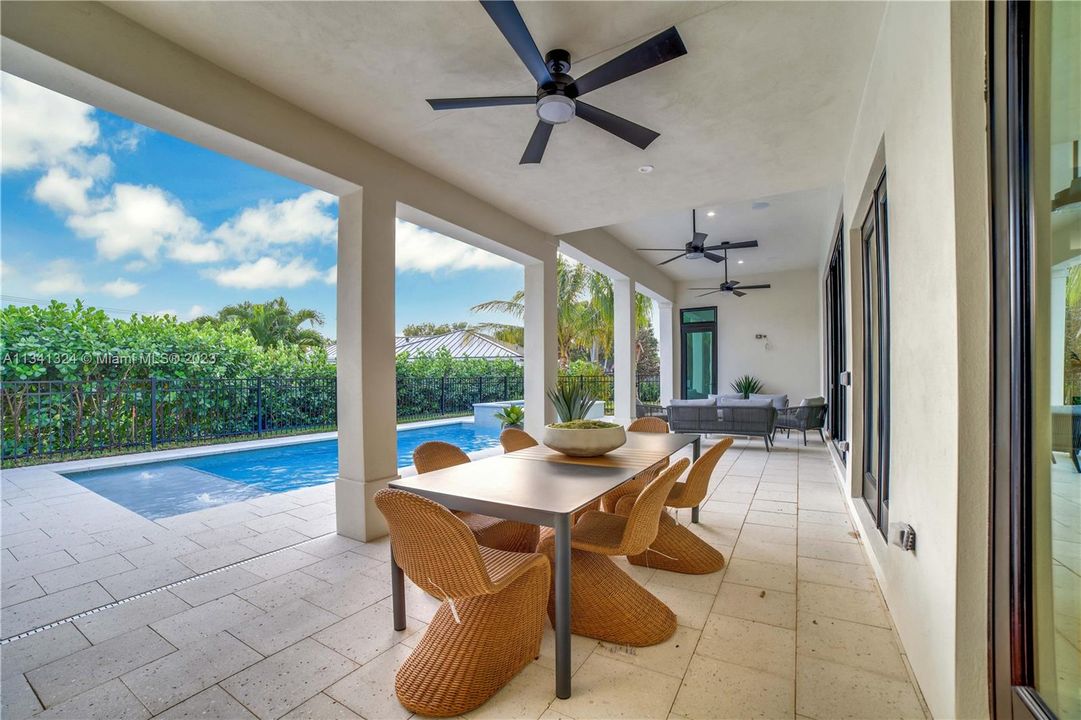 Recently Sold: $3,000,000 (5 beds, 6 baths, 4543 Square Feet)