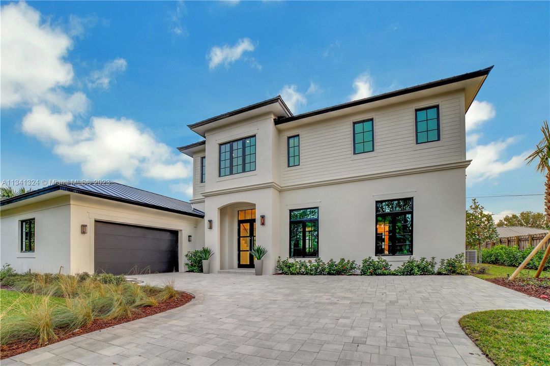 Recently Sold: $3,000,000 (5 beds, 6 baths, 4543 Square Feet)