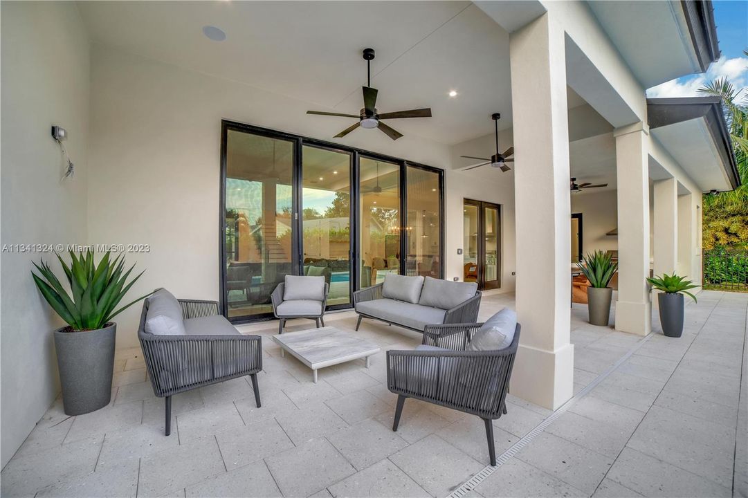 Recently Sold: $3,000,000 (5 beds, 6 baths, 4543 Square Feet)