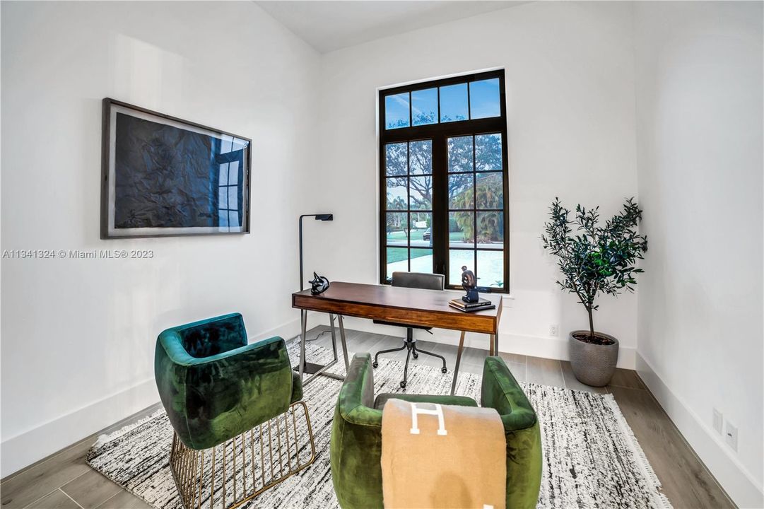 Recently Sold: $3,000,000 (5 beds, 6 baths, 4543 Square Feet)