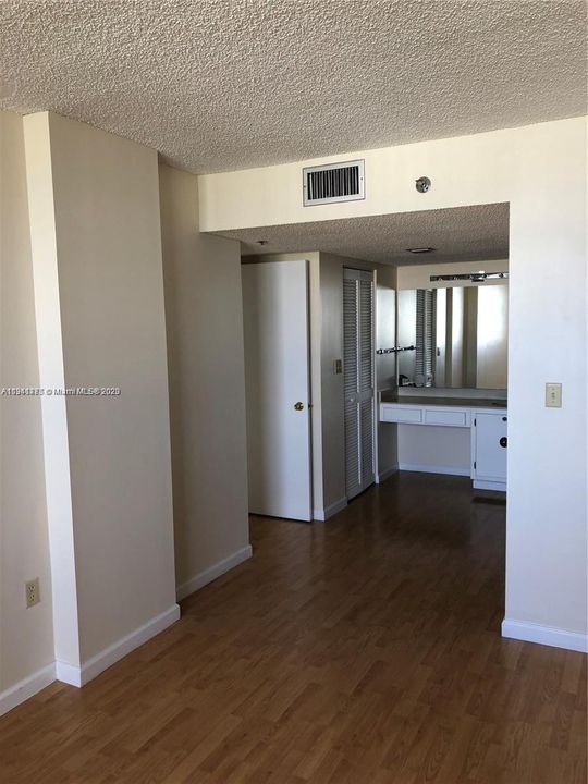 Recently Rented: $2,175 (1 beds, 1 baths, 1081 Square Feet)