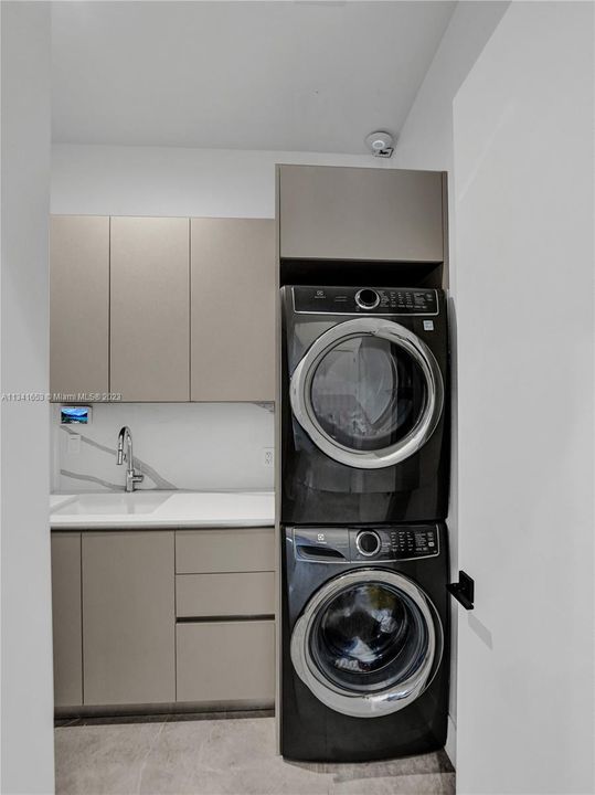 Main level laundry room